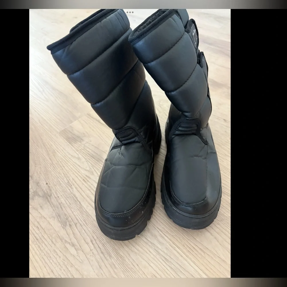 WFS Black Winter Boots size 7 Straps  new condition world famous sports